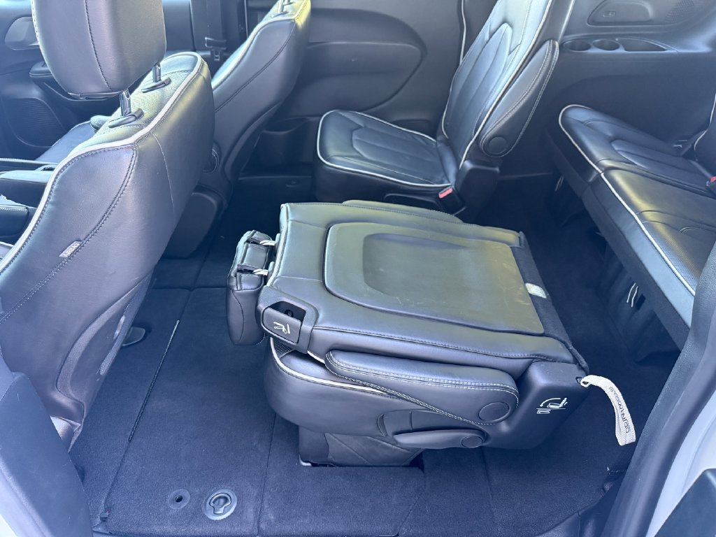Used 2026 Chrysler Pacifica Limited w/ S Appearance Package FWD image 36