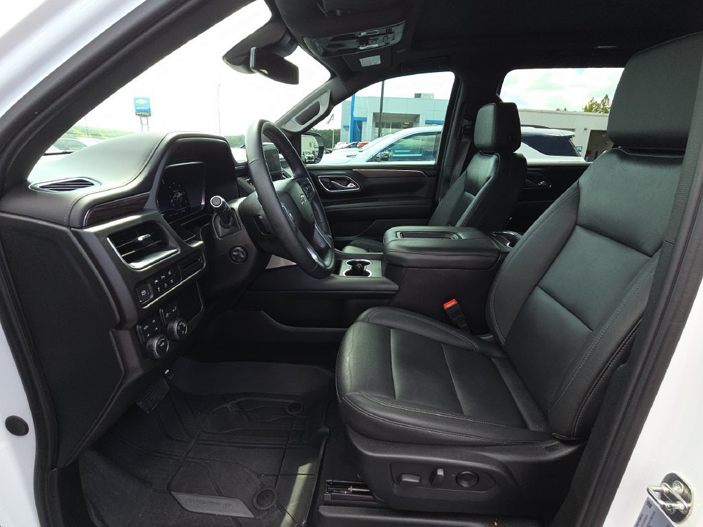 Certified 2024 Chevrolet Suburban Z71 w/ Luxury Package AWD/4WD image 15