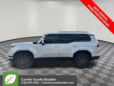 Used 2024 Lexus GX 550 w/ Accessory Package (2T) AWD/4WD image 2