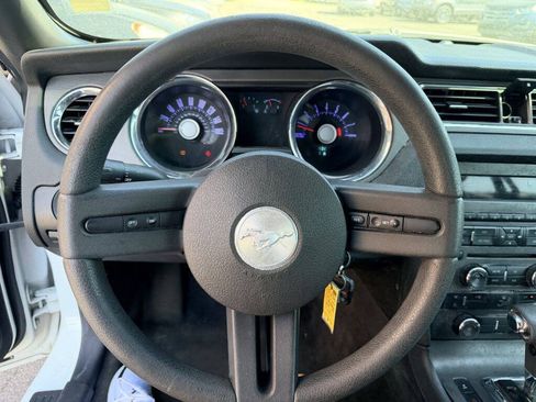 Used 2012 Ford Mustang Convertible RWD image 9