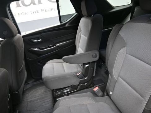 Used 2023 Chevrolet Traverse LT FWD image 16