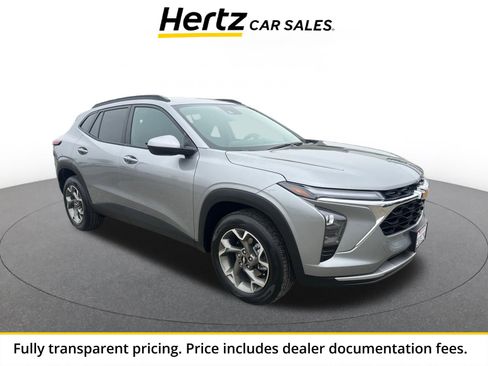 Used 2025 Chevrolet Trax LT FWD image 1