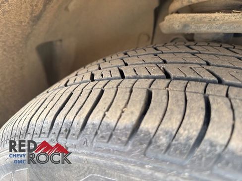 Used 2021 Buick Encore Preferred w/ Safety Package image 32