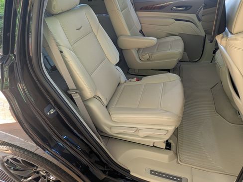 Used 2024 Cadillac Escalade Sport Platinum w/ LPO, ONYX Package AWD/4WD image 21
