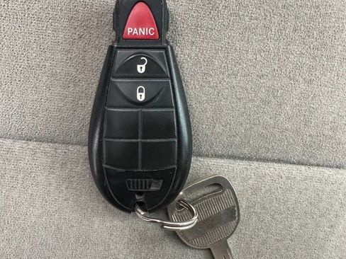 Used 2012 Dodge Grand Caravan SE image 35