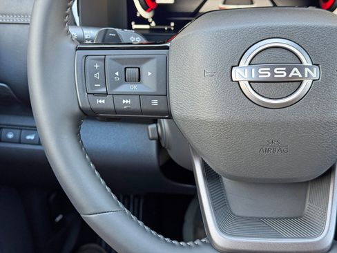 Used 2026 Nissan Pathfinder Platinum FWD image 22