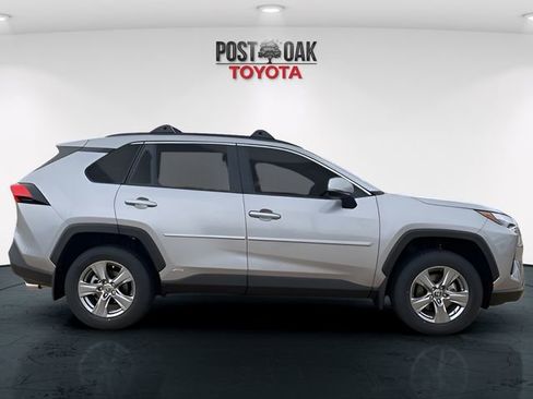 Used 2025 Toyota RAV4 XLE w/ Convenience Package image 8