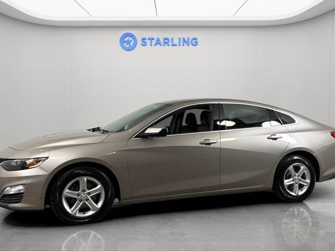 Used 2024 Chevrolet Malibu LT FWD image 2