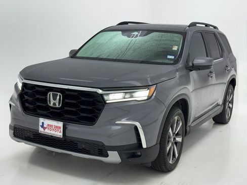 Used 2025 Honda Pilot Touring image 4