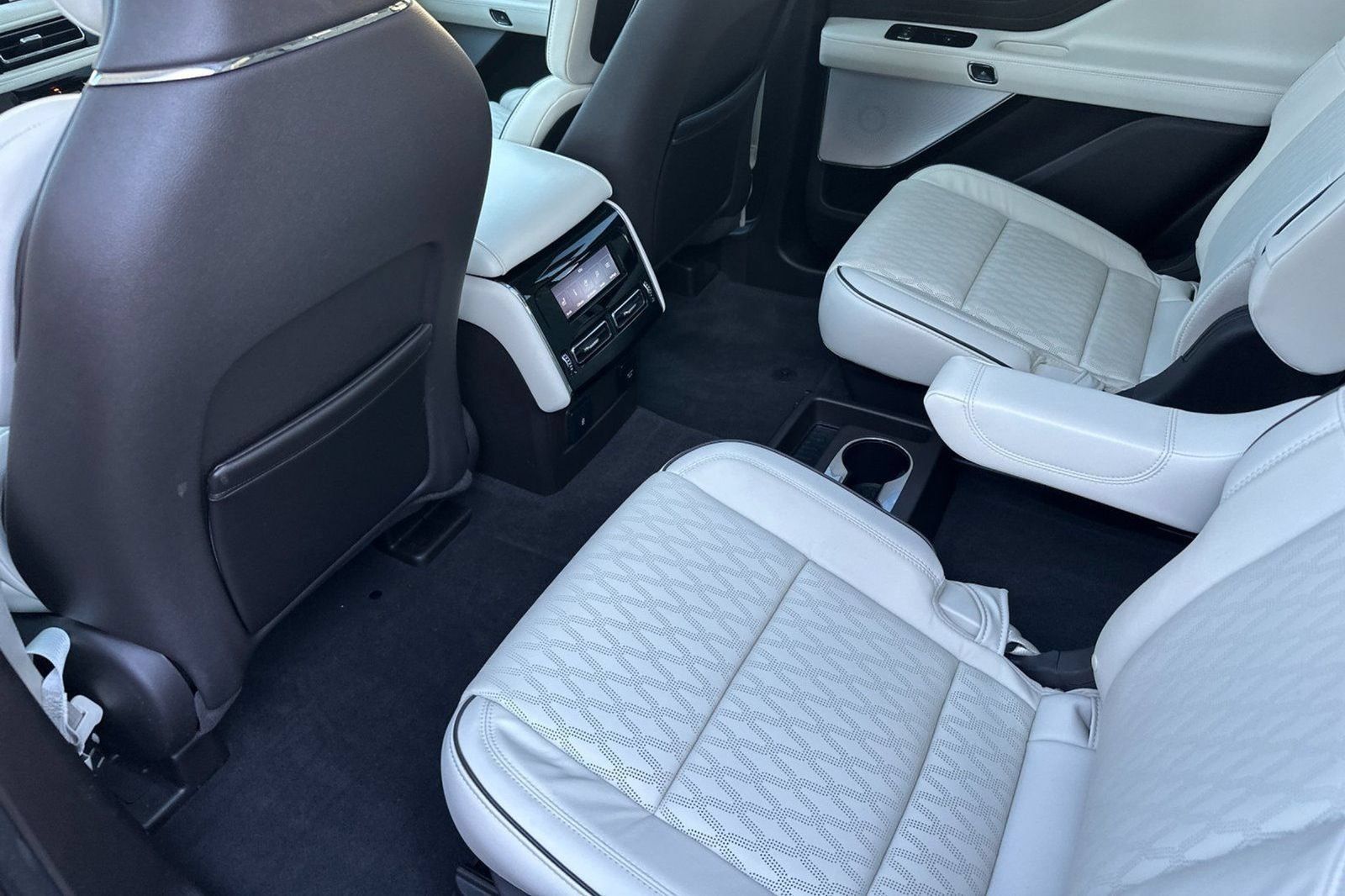 Used 2024 Lincoln Aviator Black Label AWD/4WD image 14