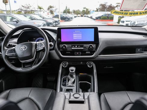 Certified 2024 Toyota Grand Highlander XLE image 2