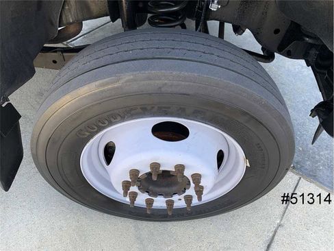 Used 2016 Ford F550 2WD Regular Cab Super Duty image 19