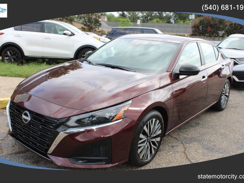 Used 2024 Nissan Altima 2.5 SV FWD image 1