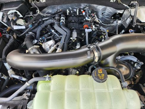 New 2025 Ford Expedition Active image 24