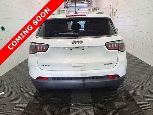 Used 2022 Jeep Compass Latitude w/ Sun and Sound Group AWD/4WD image 4
