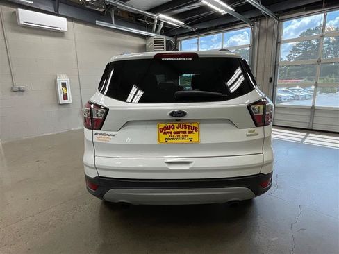 Used 2018 Ford Escape SE w/ SE Sync 3 Package FWD image 4