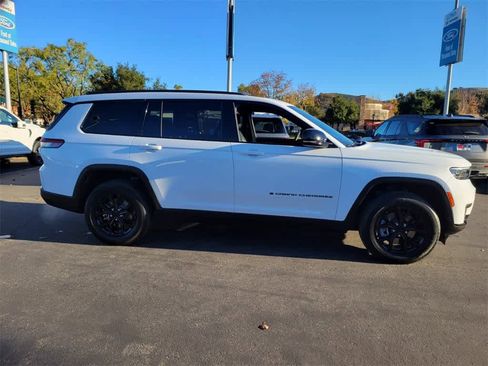 Used 2024 Jeep Grand Cherokee L Laredo image 8