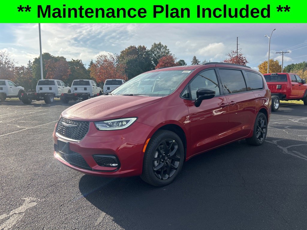 New 2026 Chrysler Pacifica Limited w/ S Appearance Package AWD/4WD image 3