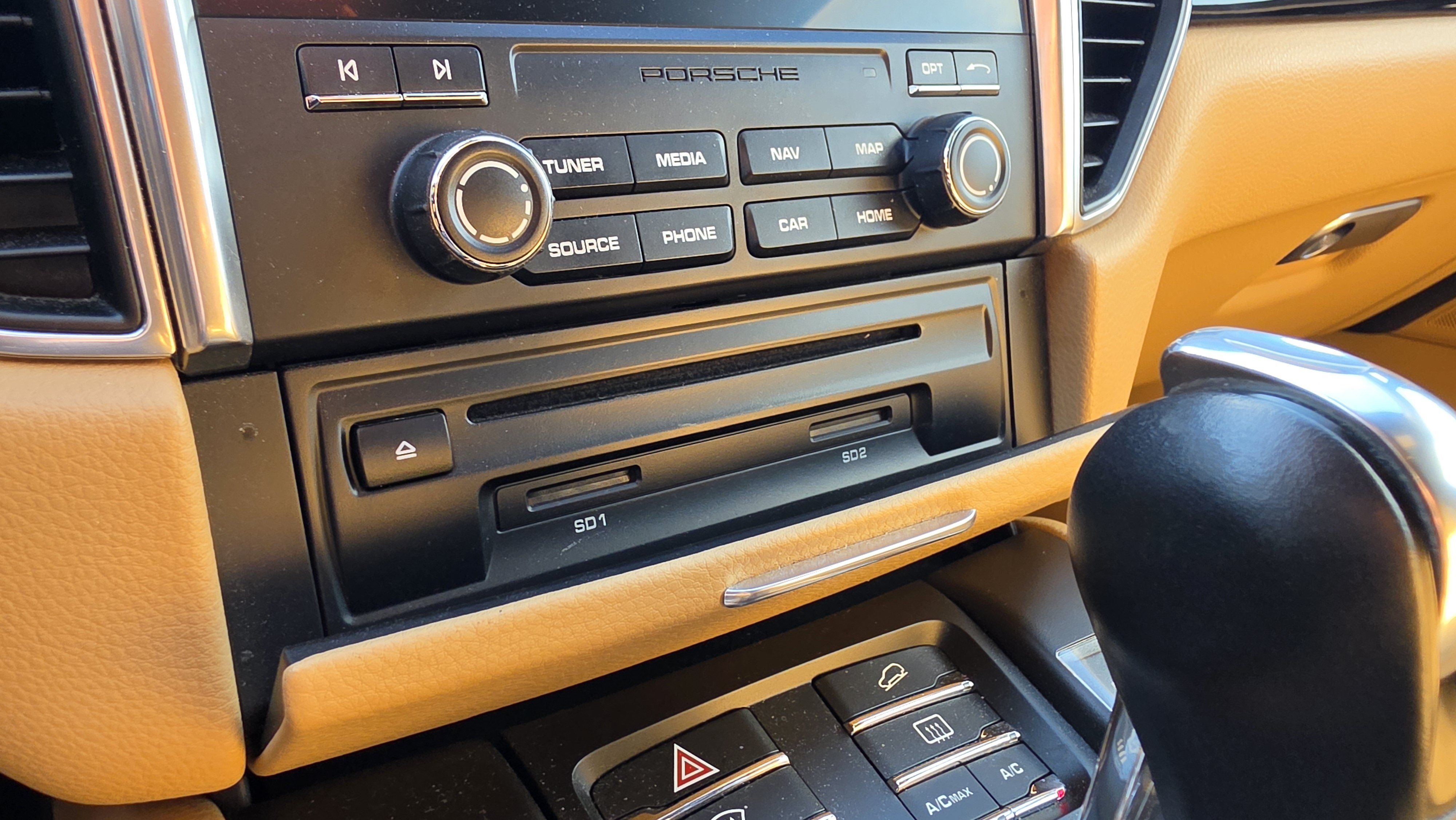 Used 2018 Porsche Macan AWD/4WD image 42