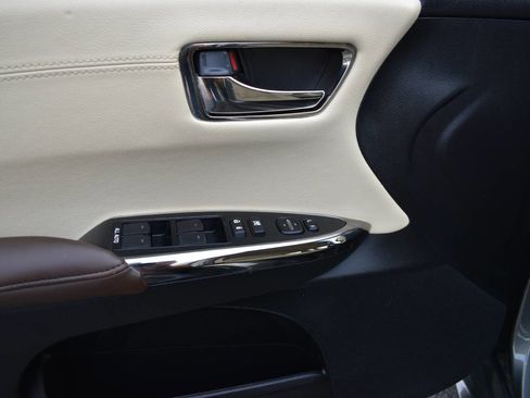 Used 2014 Toyota Avalon XLE Premium image 16