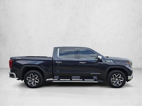 Used 2023 GMC Sierra 1500 SLT w/ SLT Premium Package AWD/4WD image 4