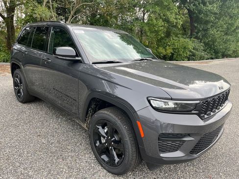 New 2025 Jeep Grand Cherokee Altitude image 21