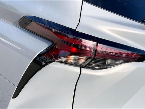 Used 2023 Toyota Sienna XLE Woodland Edition AWD/4WD image 29