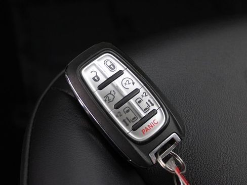 Used 2024 Chrysler Pacifica Touring-L image 29