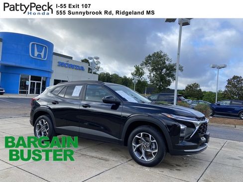 Used 2025 Chevrolet Trax LT w/ LT Convenience Package FWD image 1