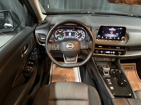 Used 2025 Nissan Rogue SV FWD image 9