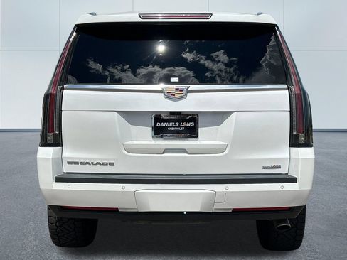 Used 2020 Cadillac Escalade Luxury AWD/4WD image 4