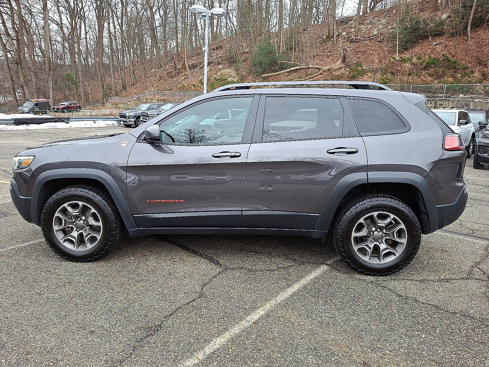 Used 2020 Jeep Cherokee Trailhawk w/ Cold Weather Group AWD/4WD image 4