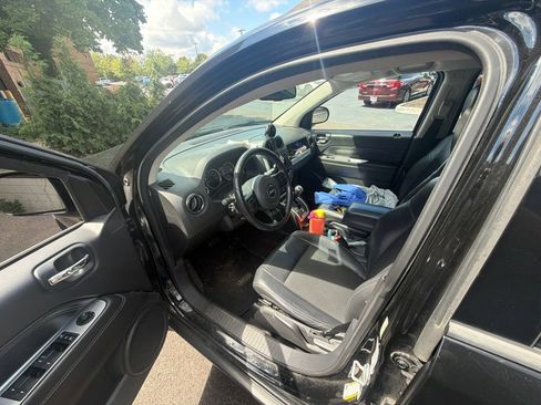 Used 2014 Jeep Compass Latitude FWD image 19