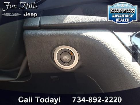 Certified 2026 Chrysler Pacifica Limited FWD image 25