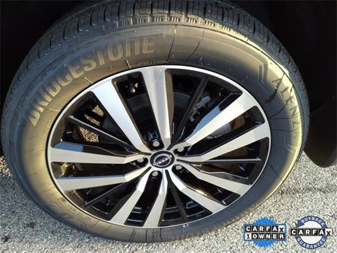 Certified 2024 Nissan Pathfinder Platinum w/ Black Appearance Package image 5