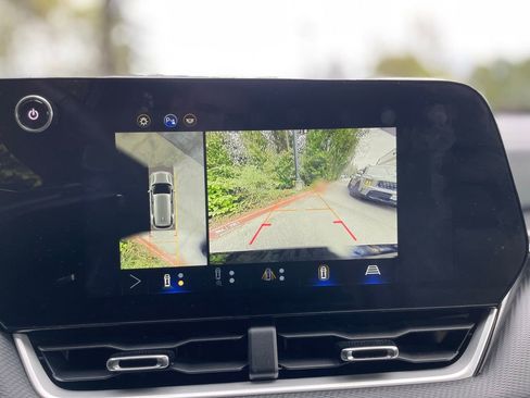 Used 2025 Chevrolet Equinox LT w/ Convenience Package II image 16