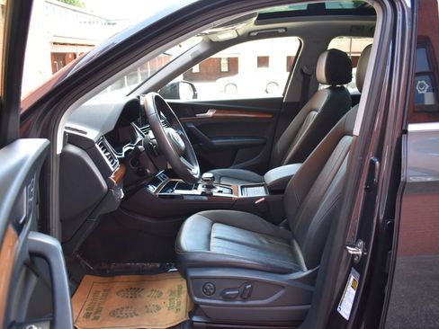 Used 2021 Audi Q5 2.0T Premium Plus w/ Premium Plus Package AWD/4WD image 12