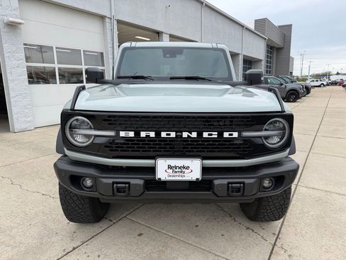 Used 2023 Ford Bronco Wildtrak image 2