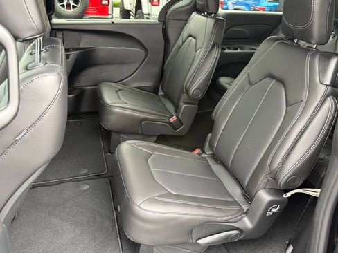 New 2026 Chrysler Pacifica Select image 31