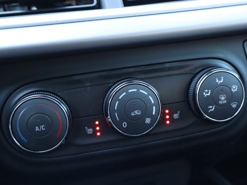 Used 2024 Chevrolet Trax RS w/ Sunroof Package image 30