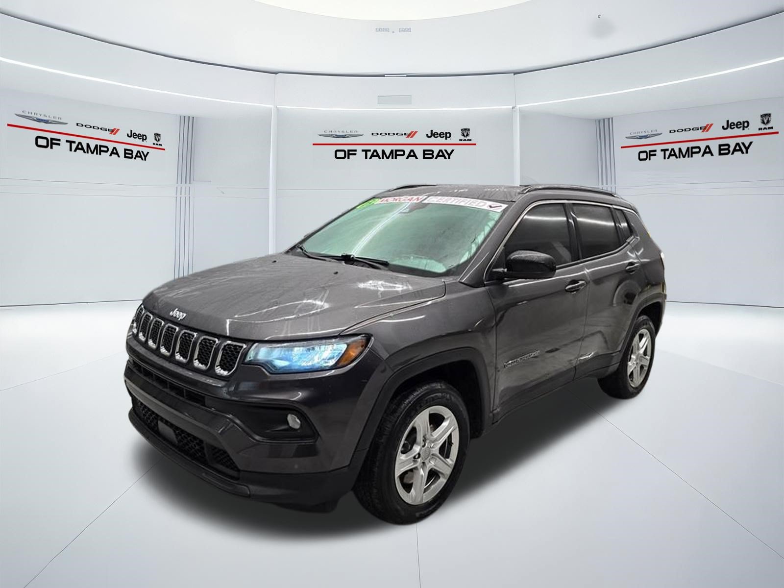 Used 2023 Jeep Compass Latitude AWD/4WD image 2
