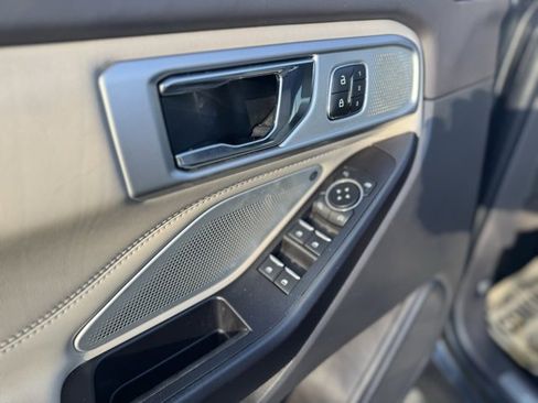 Used 2020 Ford Explorer Platinum w/ Premium Technology Package image 12