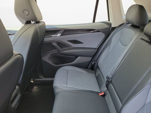 New 2026 Volkswagen Tiguan SE FWD image 13