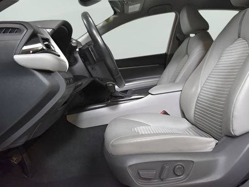 Used 2021 Toyota Camry SE image 10