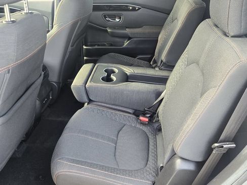 Certified 2025 Honda Pilot Sport image 11