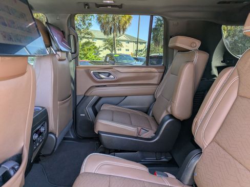 Used 2024 Chevrolet Suburban High Country image 15