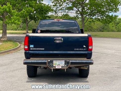 Used 2005 Chevrolet Silverado 2500 LS w/ Skid Plate Package AWD/4WD image 6