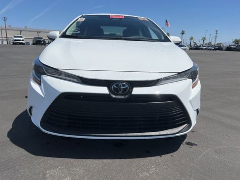Used 2023 Toyota Corolla LE FWD image 2