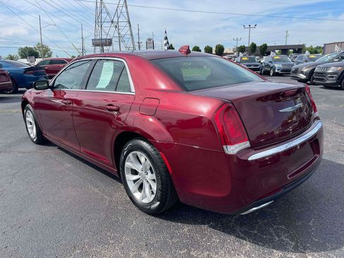 Used 2016 Chrysler 300 Limited RWD image 3