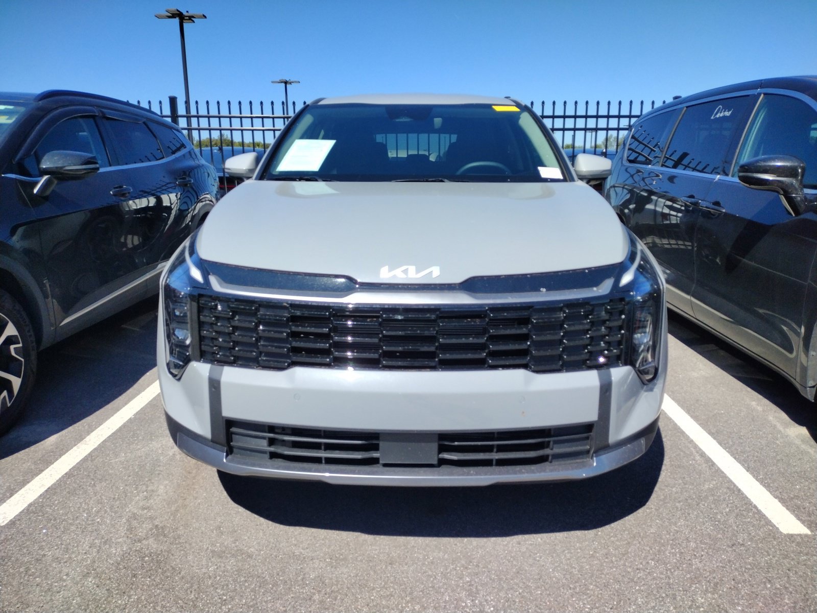 Used 2026 Kia Sportage EX FWD image 2